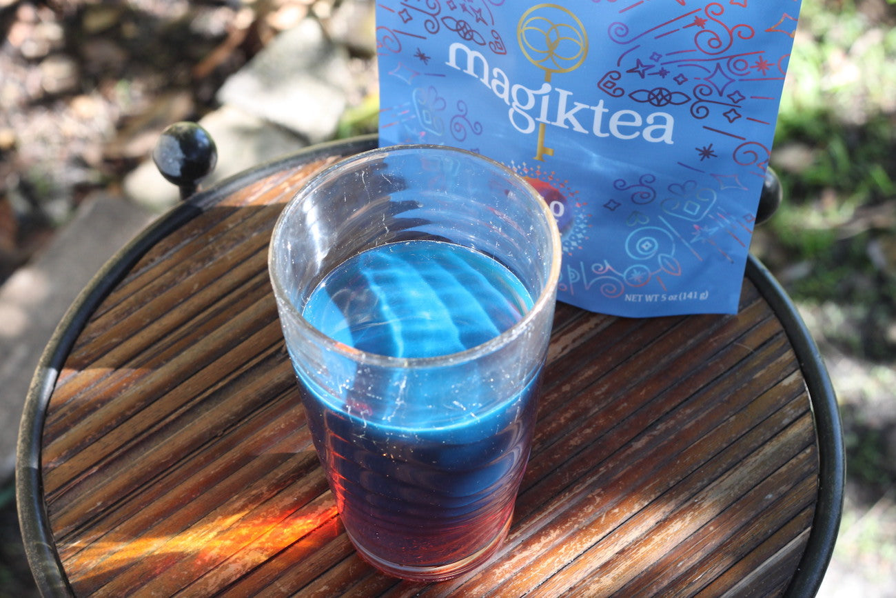 Why is Palo Azul Blue and Fluorescent?