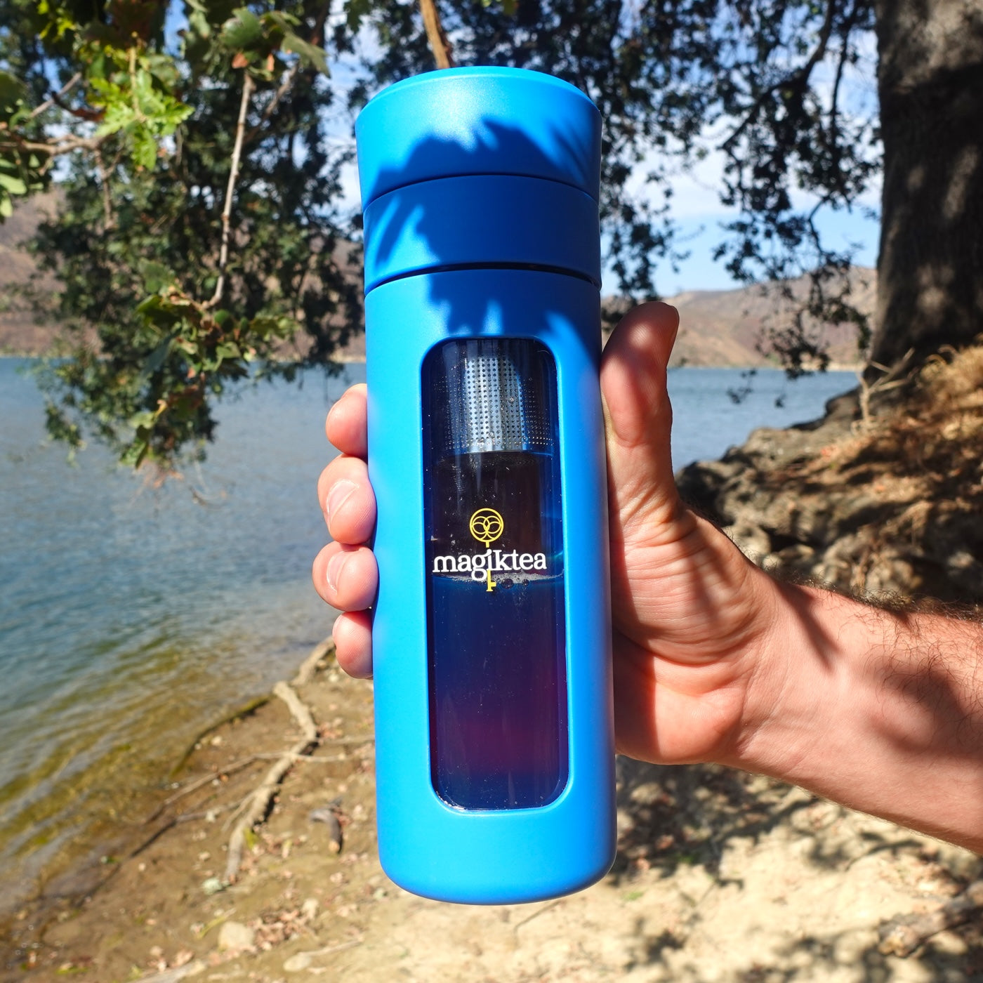 5-magikbrew-tea-infuser-bottle-lake.jpg